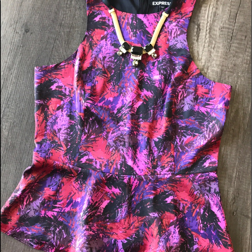 π EXPRESS PEPLUM TOP - Picture 2 of 6